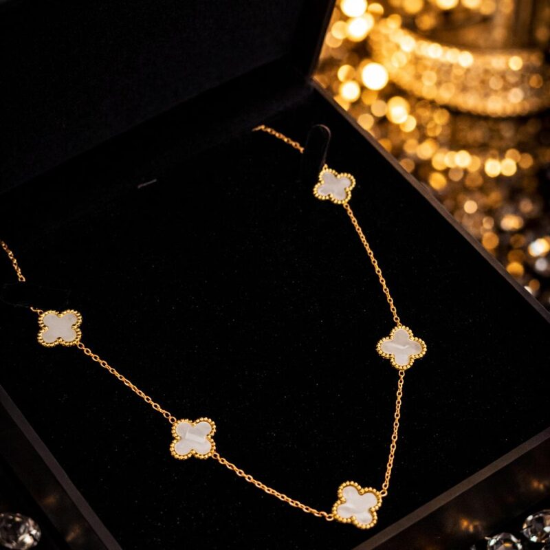 שרשרת תילתן לבנה