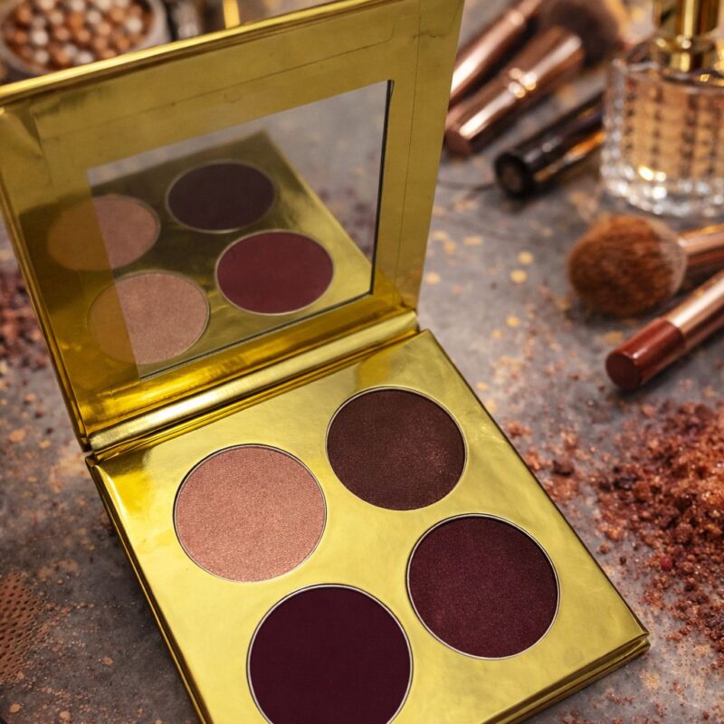 פלטת צלליות בגווני בורדו וחום